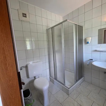 بيت ضيافة Zur Blauen Donau 3*