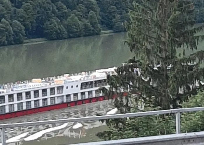 Zur Blauen Donau Penzion Wesenufer